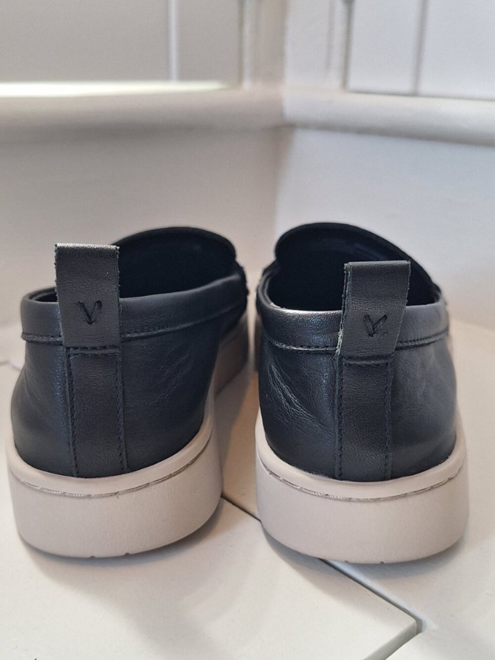 Vionic Uptown Loafers - Black 6.5M - Picture 6 of 9